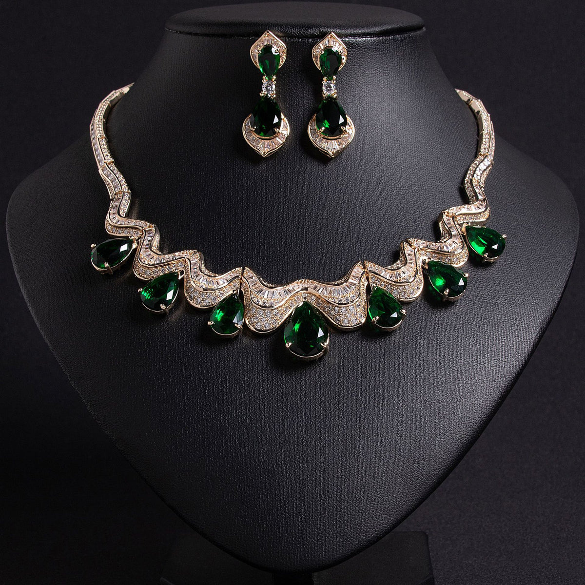Yasmin wave teardrop bridal set, gold with emerald-green stones
