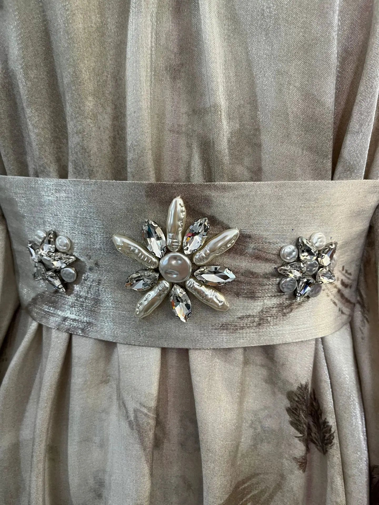 Desert Butterfly Silver Kaftan Abaya – Eid & Ramadan Modest Long Dress (LXD8)