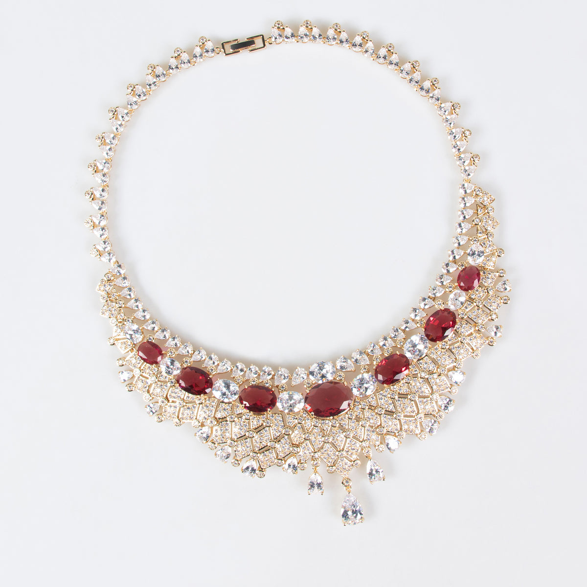 Amira bridal necklace close-up