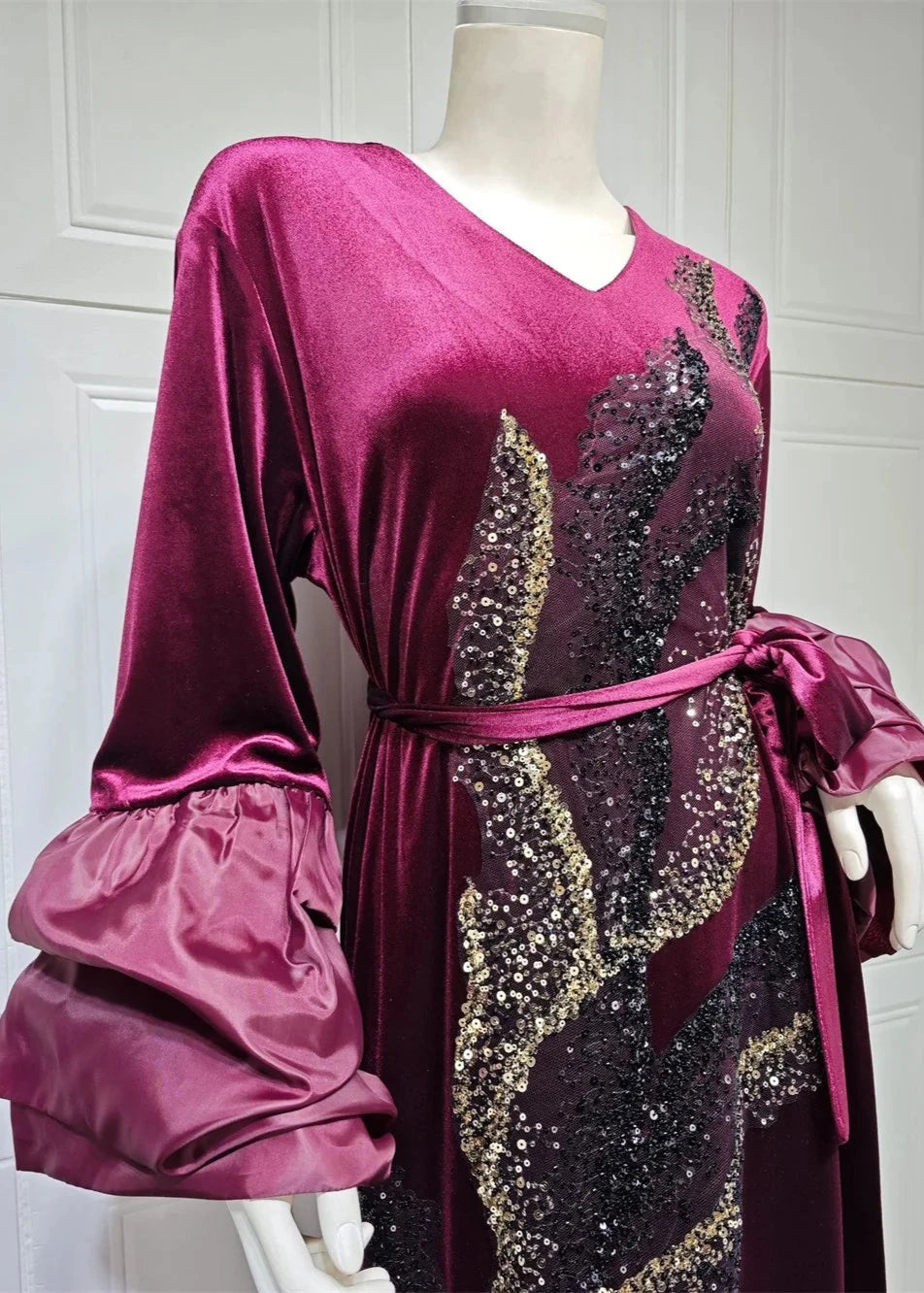 LX04 Eid abaya/ramadan abaya/ Eid dresses Elegant Velvet Kaftan with Sequin Embellishments for Autumn/Winter