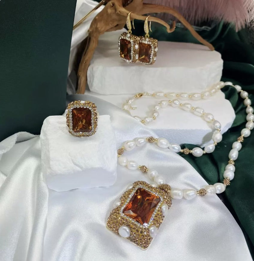 Durrah jewelry set with necklace, earrings and ring